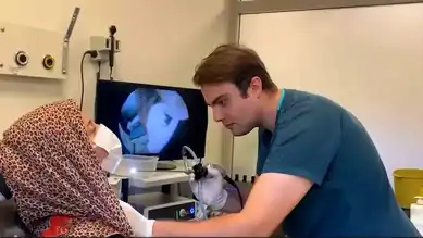 Boğazına İğne Batmış Kadın Ameliyattan Kurtuldu