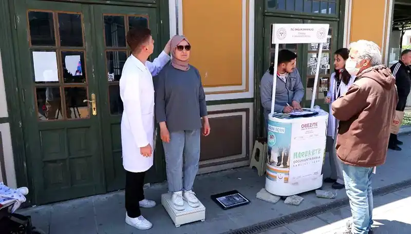Meydanlarda Kilo Kontrolü: 550 Binden Fazla Kişi Ölçüldü